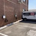 Borne de recharge sur parking d'entreprise